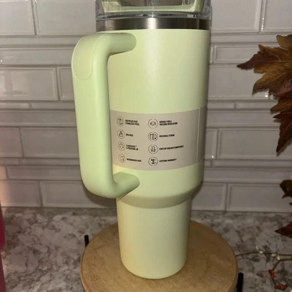 Stanley Quencher H2.0 Tumbler in light lime green - Picture 2 of 4